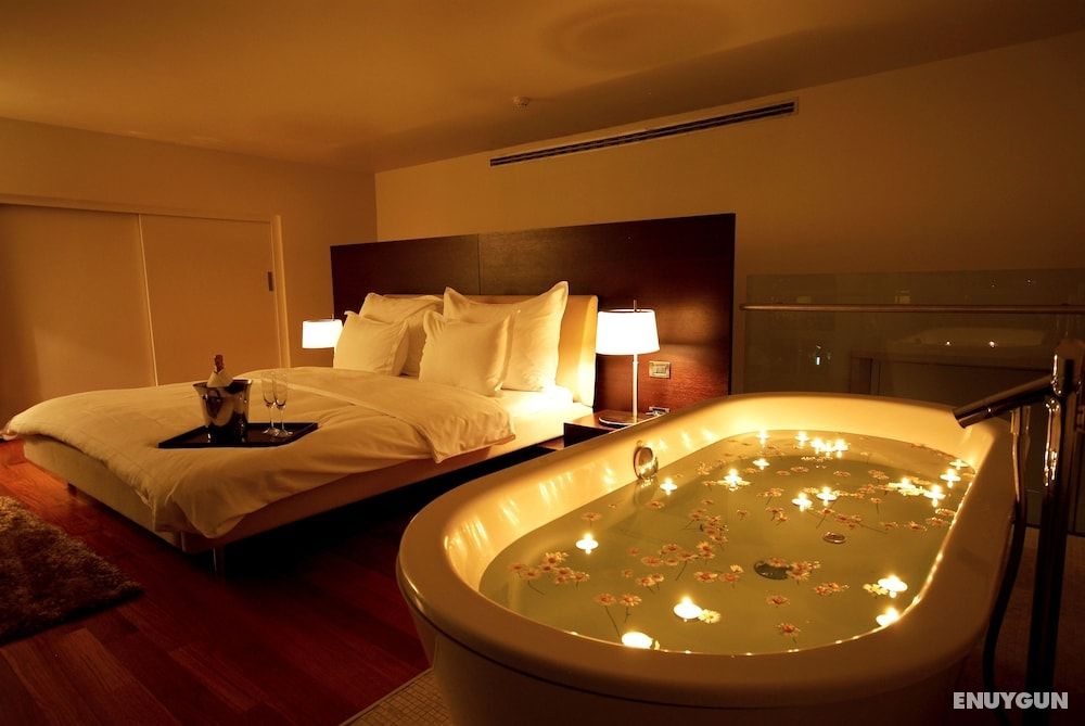 Ajia Hotel 4