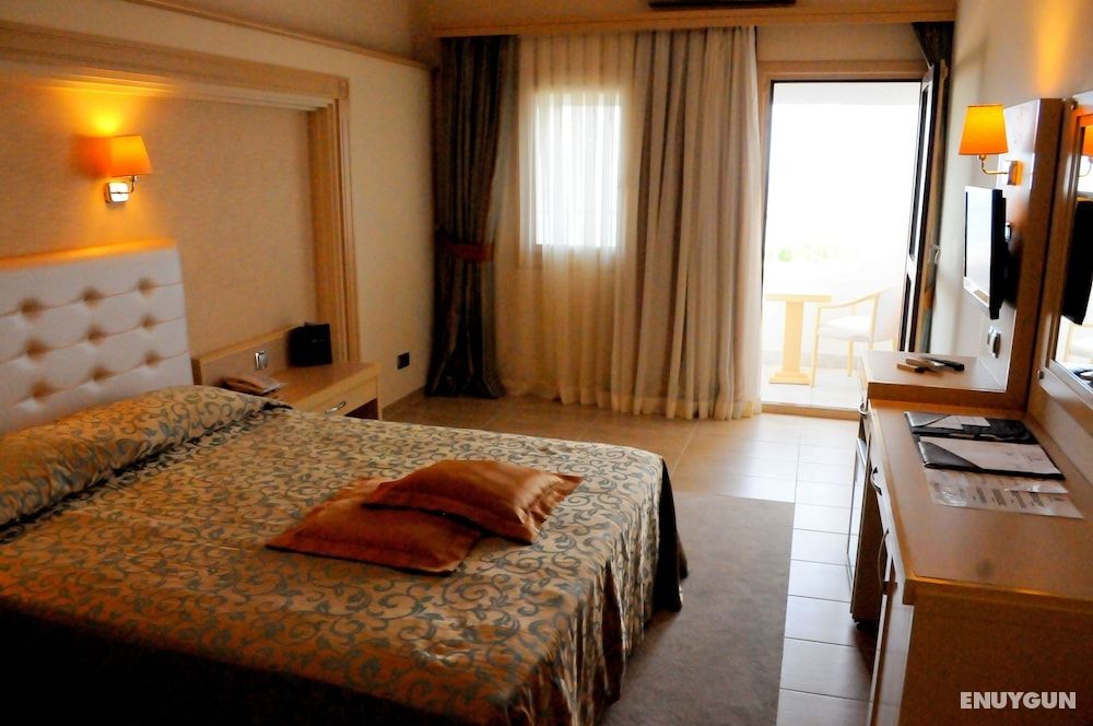 Azka Hotel 5