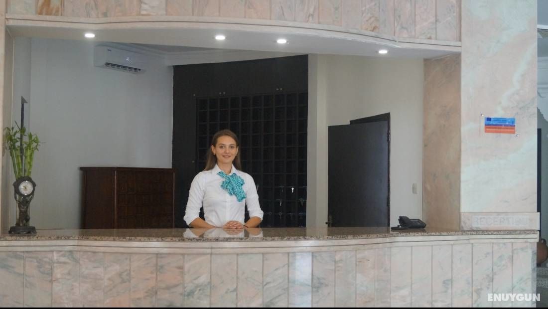 Celebrity Hotel 3