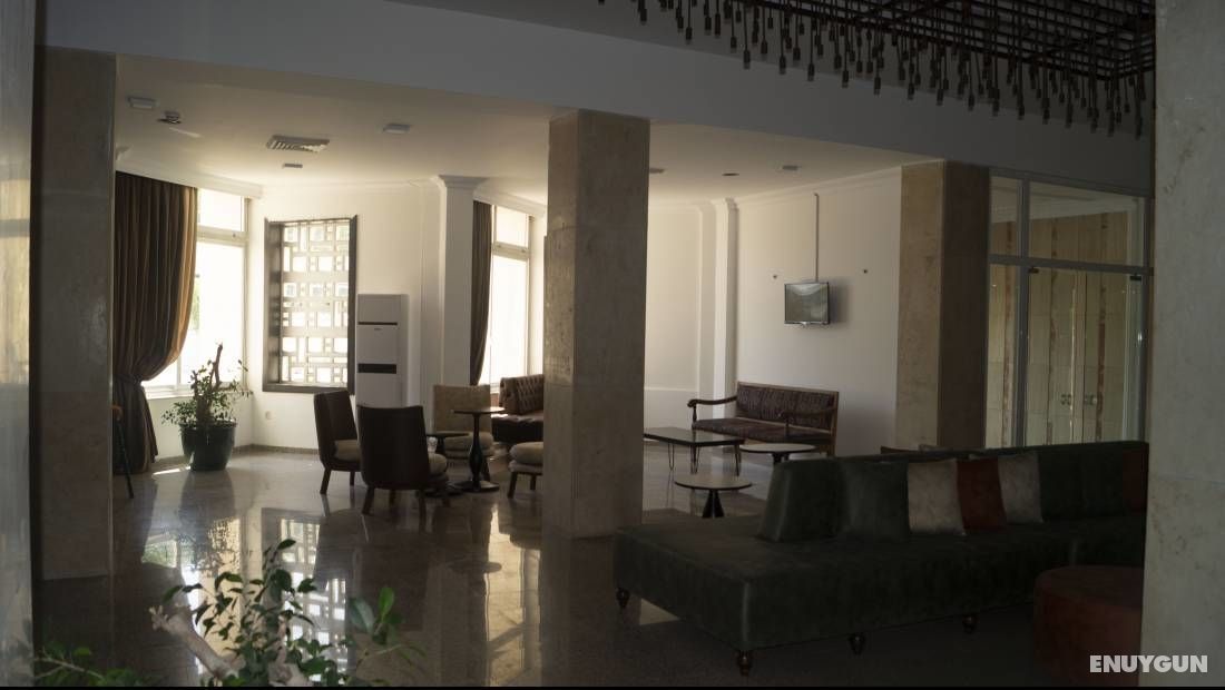 Celebrity Hotel 5