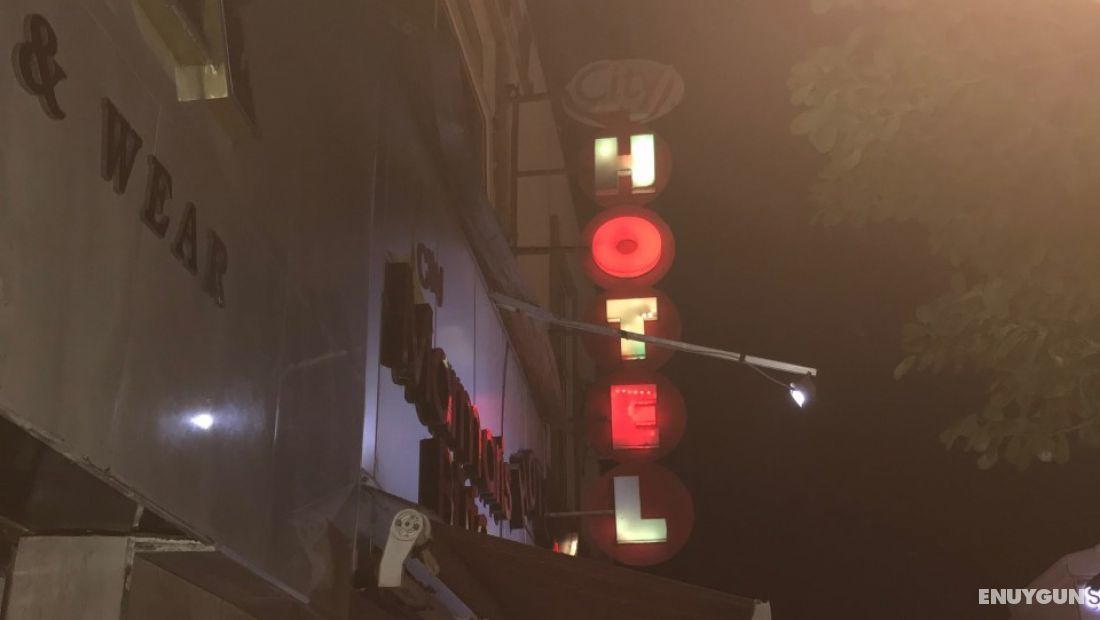 City Hotel 4