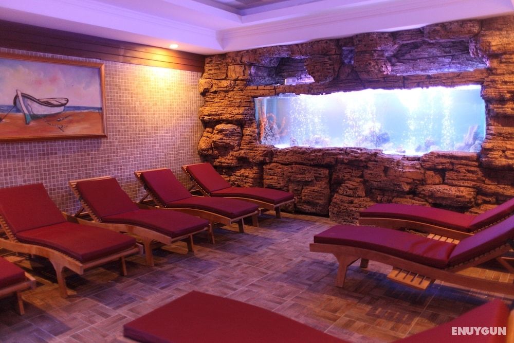 Crystal Aura Beach Resort & Spa 5