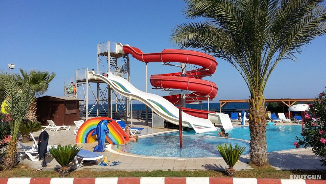 Crystal Rocks Holiday Resort 3