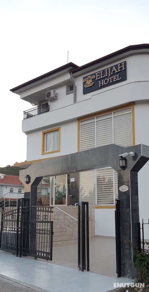 Elijah Otel 4