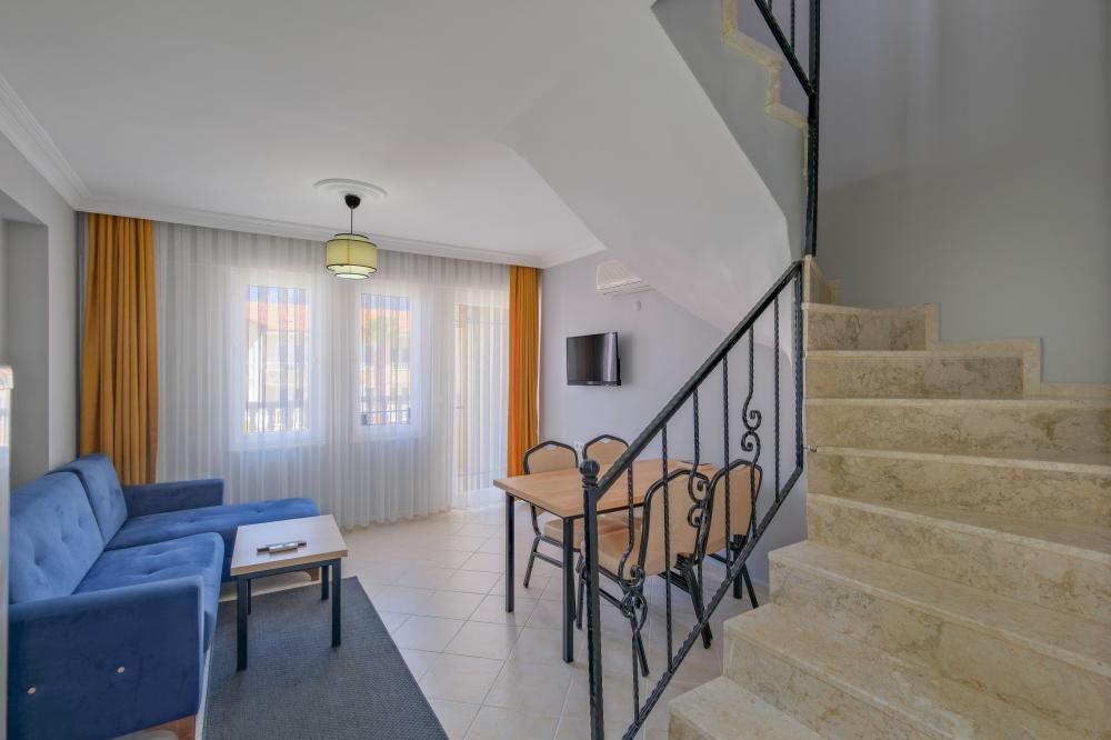 Gold Lion Hotel 4