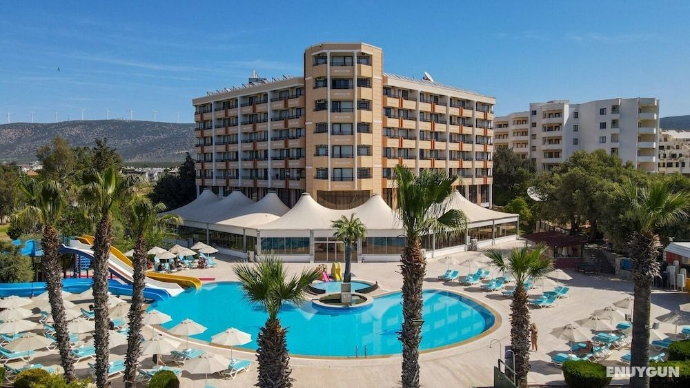 The Holiday Resort Hotel 4
