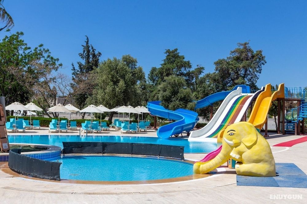 The Holiday Resort Hotel 3