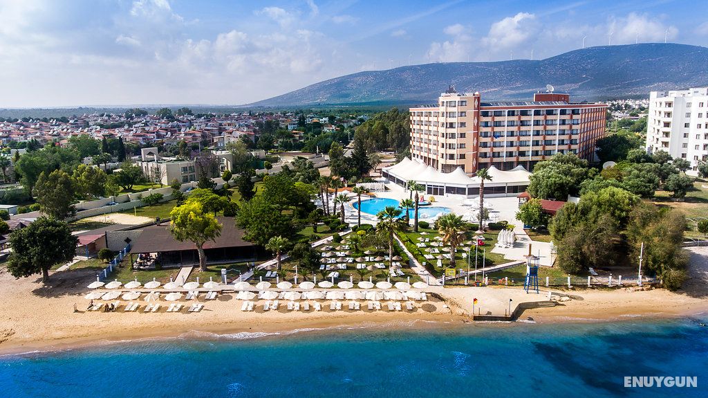 The Holiday Resort Hotel 5