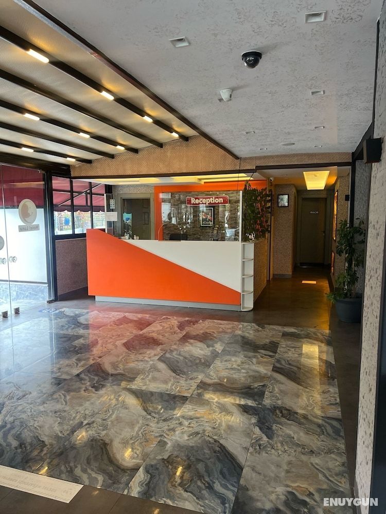 Luna Hotel 4