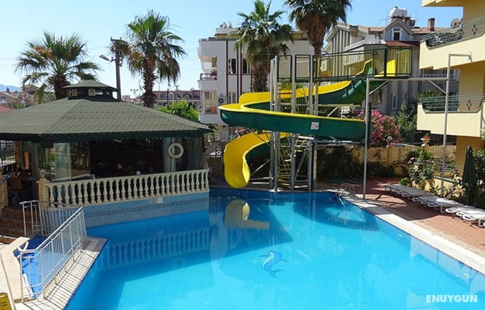 Maxwell Holiday Club 5