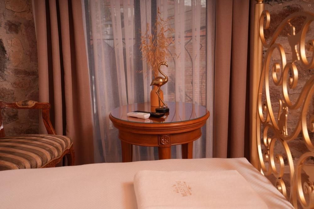 Milestone Hotel 5