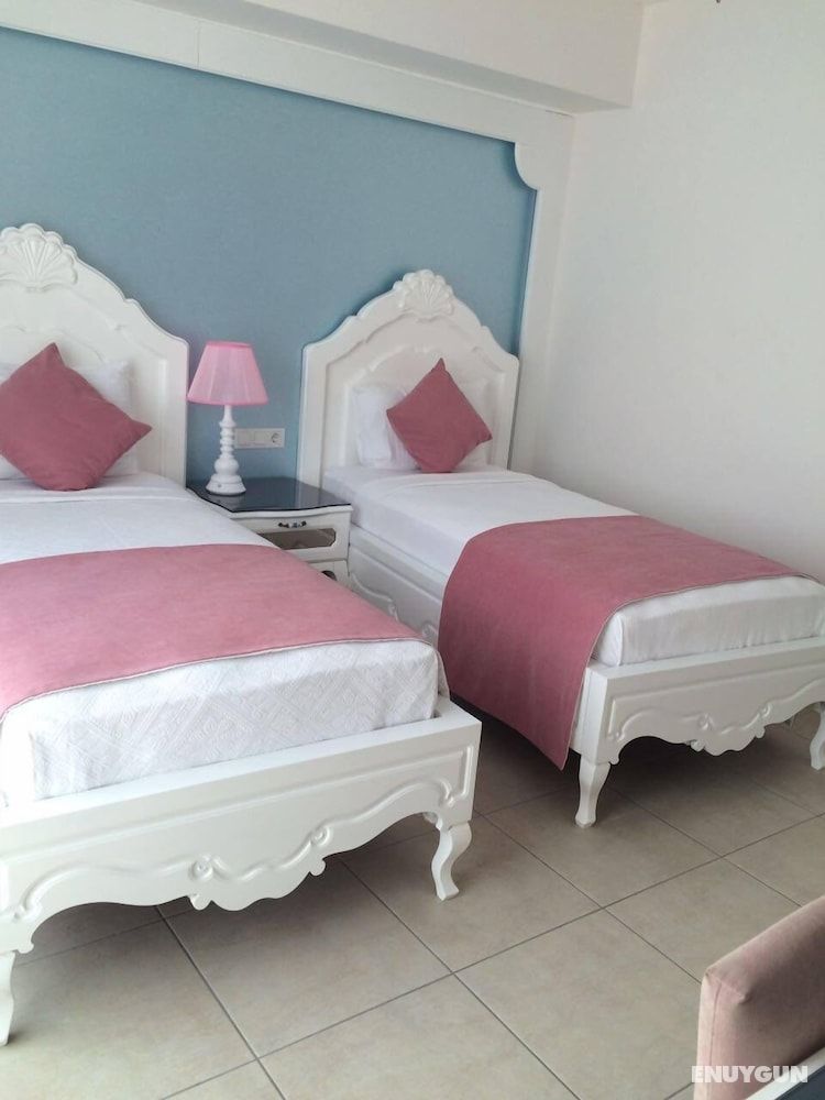 Montebello Deluxe 4