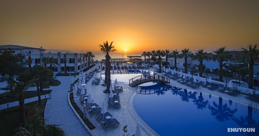 Palm Wings Beach Resort & Spa Kuşadası 3