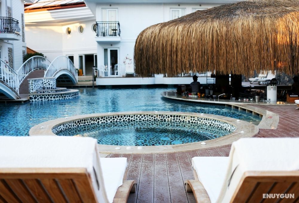 The PINEHILL Hotel & Suites 5