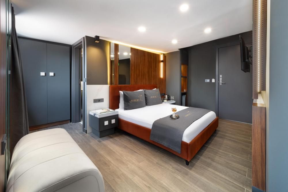 SECOND SUIT Otel 5