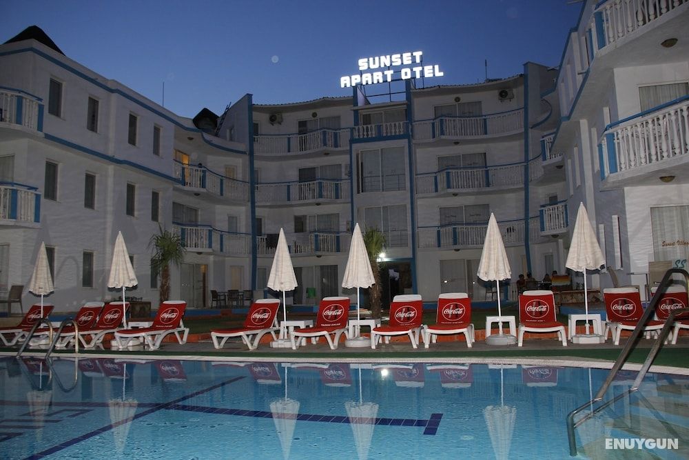 Sunset Village Apart Hotel 2