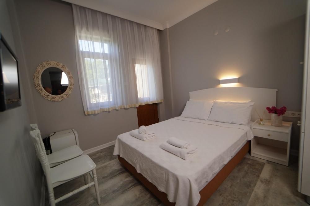 Suzanne Hotel & Restaurant 2