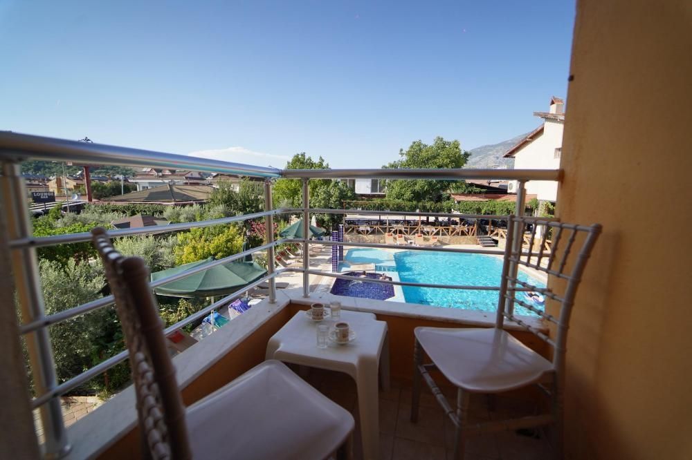 Suzanne Hotel & Restaurant 4