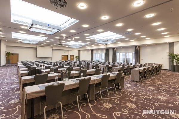Hilton Cologne İş / Konferans