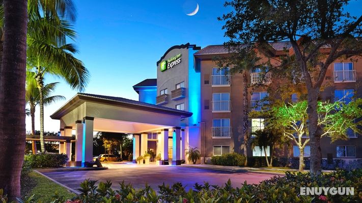 Holiday Inn Express & Suites Naples Downtown Genel