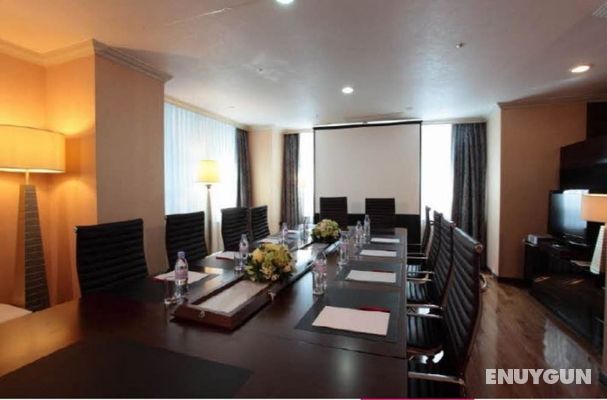 Ramada Hotel & Suites Seoul Namdaemun İş / Konferans