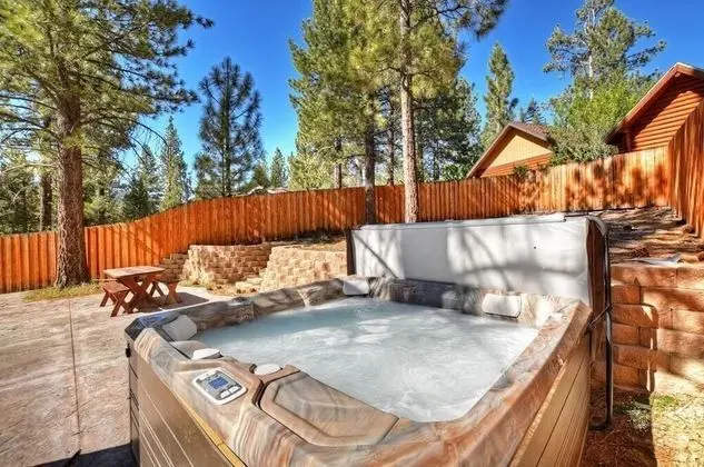 007 - The Log Cabin Getaway - Spa