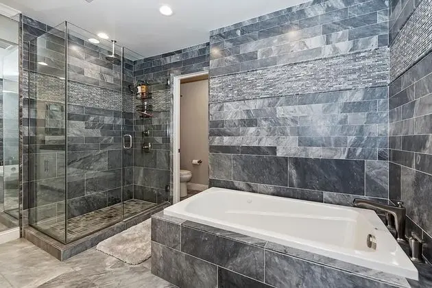 029 - Lakefront Luxury