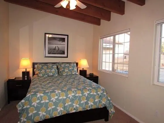 032 - Lakefront Village Escape - Oda