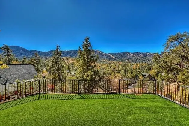 053 - Glass House on the Ridge