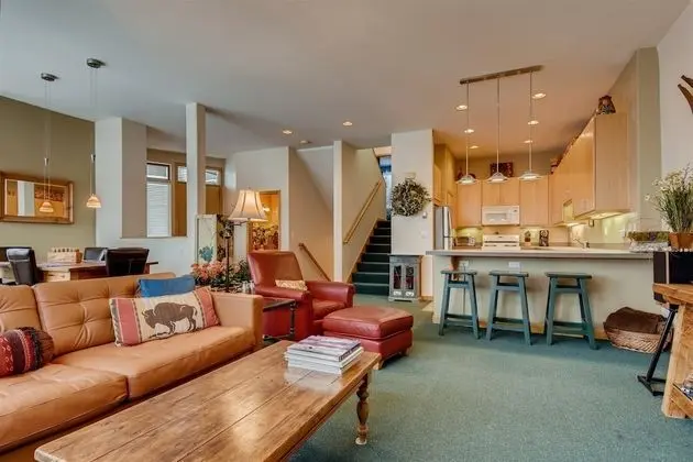 1-1220 Lionsridge Loop 3B - Oda Düzeni