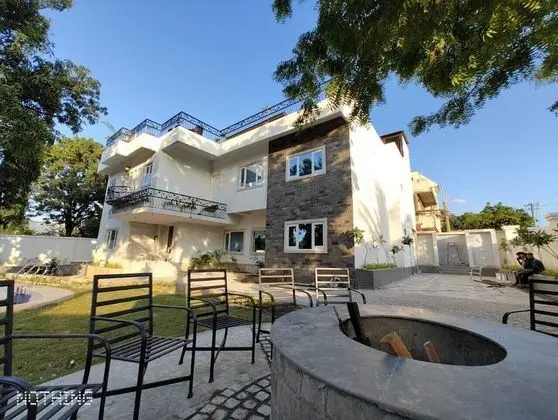 1 Amiras - A Luxury Villa