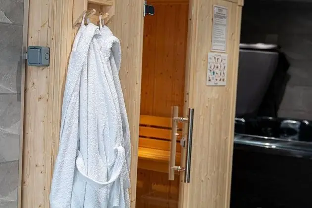 1-bed Apartment With Private hot Tub, Sauna & gym - Havuz