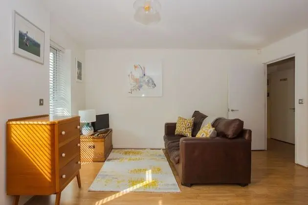 1 Bed with Balcony by Broadway Market & Columbia Road - Oda Düzeni