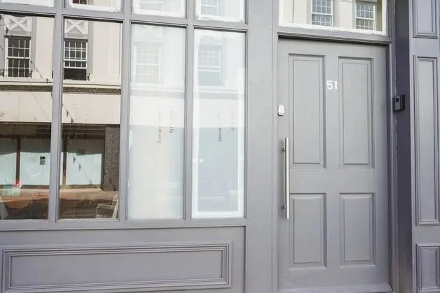 1 Bed Flat in Pedestrianized High Street