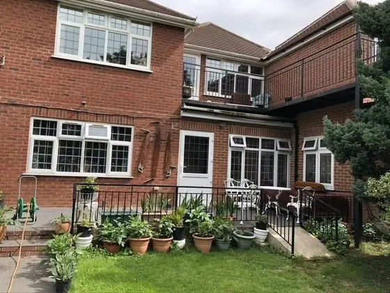 1-bed Unit 10 Minute Drive From Hellfire Caves