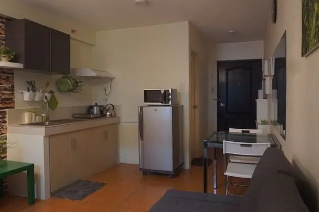 1 Bedroom Deluxe Condo at Apartelle D' Oasis - Yerinde Yemek