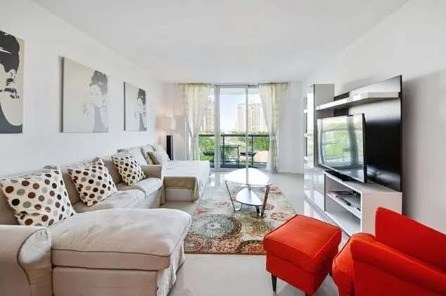 1 Bedroom +den Bay View Or620