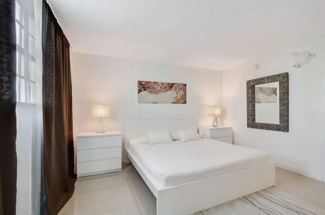 1 Bedroom +den Bay View Or620 - Oda