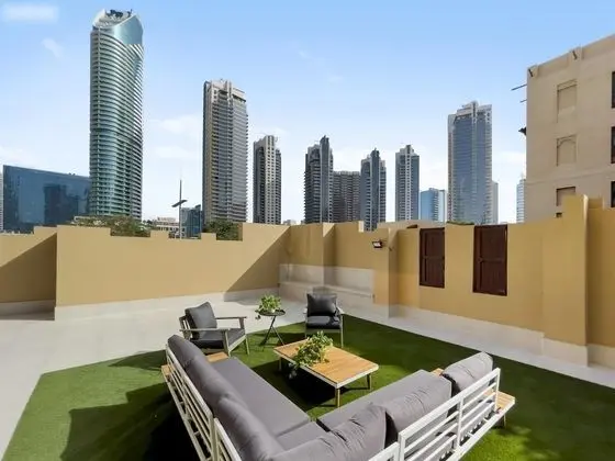 1-br Dazingly lit Downtown