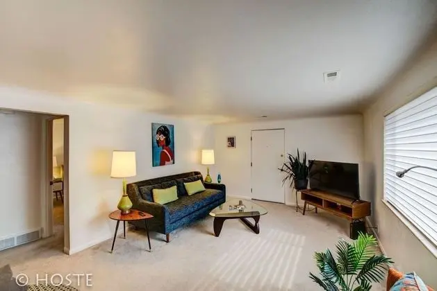 1 Br70's Inspired Comfy Condoclose to Broadmoor - Oda Düzeni