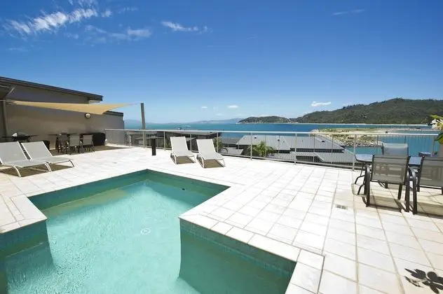 1 Bright Point Apartment 1402 - Havuz