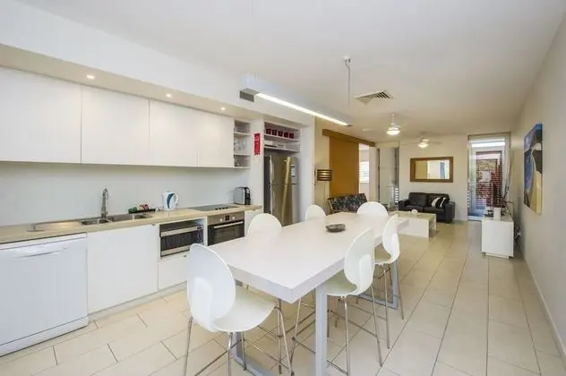 1 Bright Point Apartment 1405 - Oda Düzeni