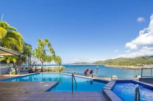 1 Bright Point Apartment 2203 - Havuz