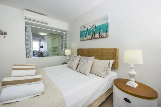 1 Bright Point Apartment 2203 - Oda
