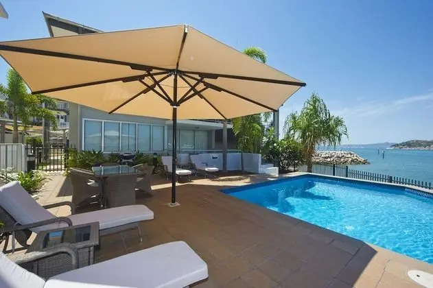 1 Bright Point Apartment 3102 - Havuz