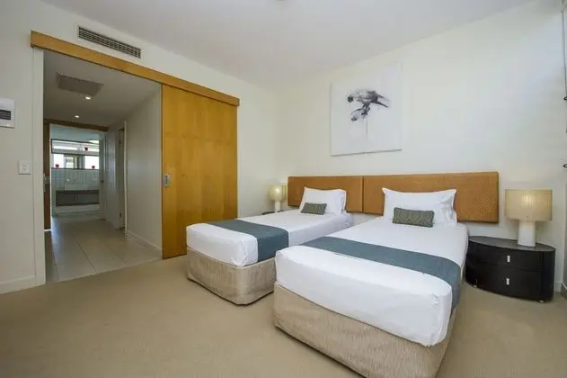 1 Bright Point Apartment 4202 - Oda