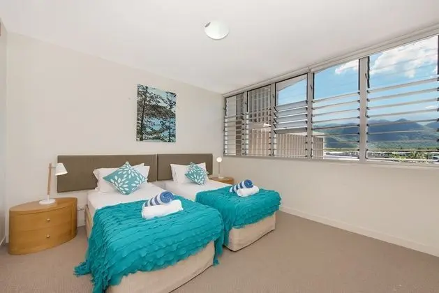 1 Bright Point Apartment 4501 - Oda