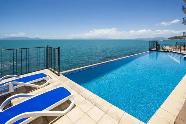 1 Bright Point Apartment 5301 - Havuz