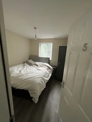 1 Private Bedroom Sharing Bathroom and Kitchen