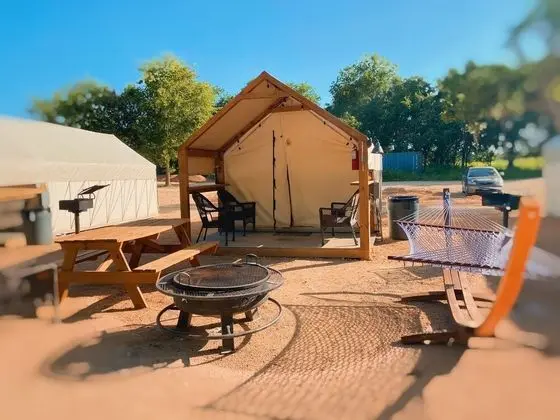 10 Blue River Camp - Glamping Cabin